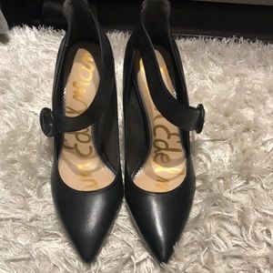 Sam Edelman Buckle pump